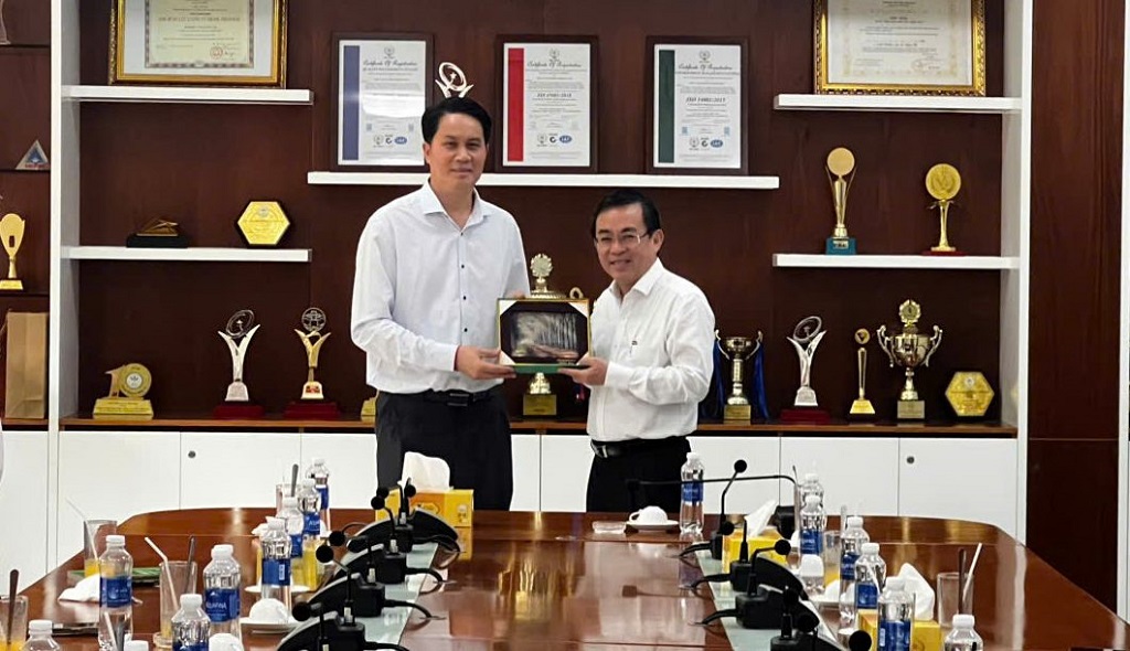 Tổng Công ty Cao su Đồng Nai đón tiếp lãnh đạo tỉnh Oudomxay, Lào